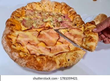 Delicious Pizza With Edge Stuffed With Cheddar Cheese. Turkey Breast Pizza With Curd And Another Half Of Ham, Gorgonzola Cheese And Onion.