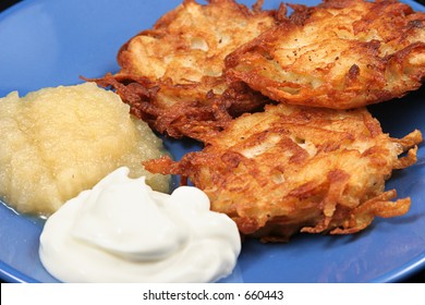 Delicious Potato Latkes For Hanukah, Served On A Plate With Sour Cream And Applesauce.