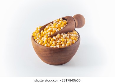 Delicious raw organic yellow corn kernels, popcorn corn 