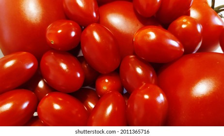 Delicious Red Tomatoes. A Summer Farm Market Tray Full Of Organic Vegetables Can Be Used As A Background. Photo