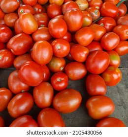 Delicious Red Tomatoes. Summer Farm Market Trays Are Full Of Organic Vegetables It Can Be Used As A Backdrop. (Selective Focus)