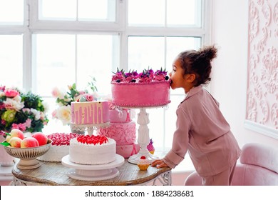 Girl Buffet Images Photos Et Images Vectorielles De Stock Shutterstock