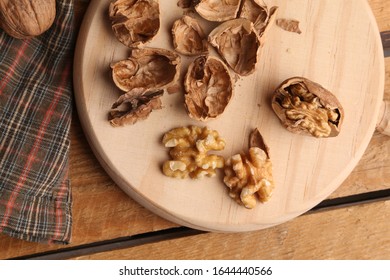 delicious walnut nuts if peel