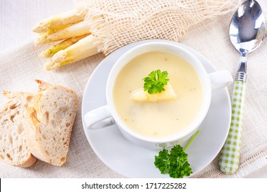 Delicious White Asparagus Cream Soup