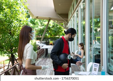 Delivery boy using mobile for scan check in status before entry to get food which order from restaurant.Staff prepare using measuring temperature no fevercustomers for make sure 