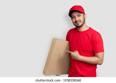 Delivery man employee in red cap blank t-shirt finger uniform ho