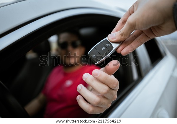delivery of modern car\
keys