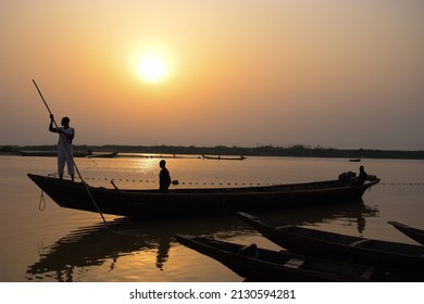 Delta State, Nigeria - December 9, 2021: African Fishermen Setting Out For Fishing Adventure. Fishery Business In Africa.
Fishing Boats By A River Bank. Reflection On A Water Surface.