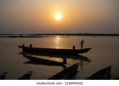 Delta State, Nigeria - December 9, 2021: African Fishermen Setting Out For Fishing Adventure. Fishery Business In Africa.
Fishing Boats By A River Bank. Reflection On A Water Surface.