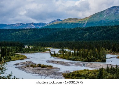 Denali Mount Mckinley National Park Area. Alaska AK American Road Trip Sightseeing Nature (Mountain, Nature, Wildlife, Rivers, Glacier)