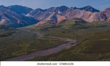 Denali Mount Mckinley National Park Area. Alaska AK American Road Trip Sightseeing Nature (Mountain, Nature, Wildlife, Rivers, Glacier)