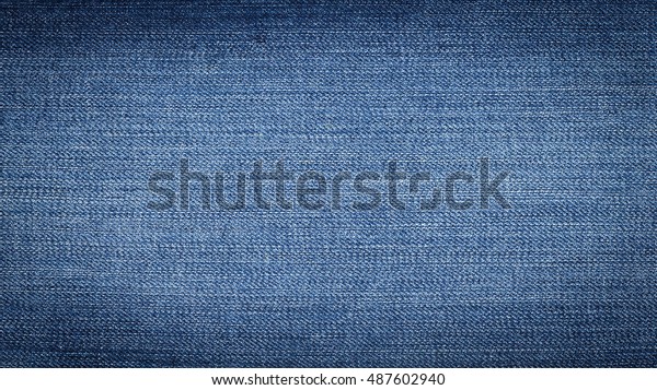 ビンテージ背景または壁紙 用のコピースペースを持つ 接写ビューのデニムテクスチャ クラシックファッションクロスのコンセプトに基づいて マクロスタイルの継ぎ目のない青いジーンズパターン 藍色の織物 の写真素材 今すぐ編集