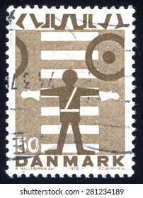 DENMARK - CIRCA 1970: Stamp Printed By Denmark, Shows School Safety Patrol, Circa 1970