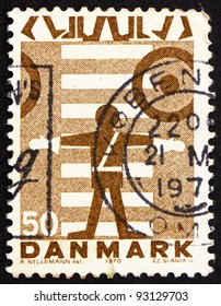 DENMARK - CIRCA 1970: A Stamp Printed In The Denmark Shows School Safety Patrol, Pedestrian Crossing, Road Safety, Circa 1970