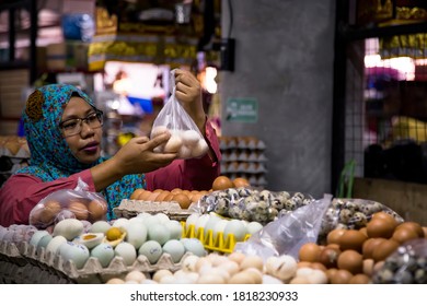 Denpasar, Bali, Indonesia - 8 AUGUST 2019 : Woman Preparing Eggs To Be Sold In The Covered Market