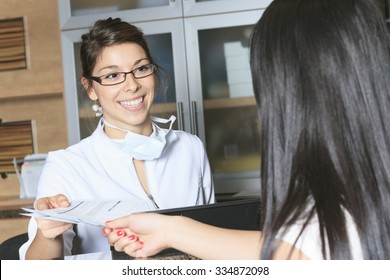 A Dental Assistance Receptionist Appointment At The Dentist Office