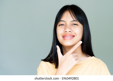 Dental Brace Girl Smiling And Looking To Camera, She Feel Happy And Have Good Attitude With Dentist.  Motivate Kids Not Fear When They Have To Go To Dental Clinic.