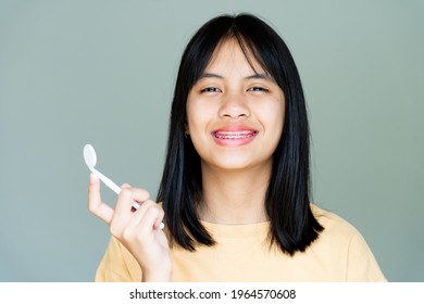 Dental Brace Girl Smiling And Looking To Camera, She Feel Happy And Have Good Attitude With Dentist.  Motivate Kids Not Fear When They Have To Go To Dental Clinic.