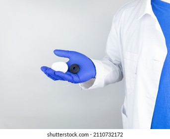 Dental Floss Close Up. Dentist Shows How To Use The Thread Correctly. Different Types Of Flossing. The Concept Of Proper Oral Care. Selective Focus.