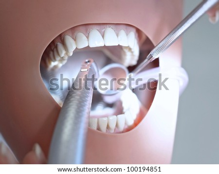 dental manipulation with fantom, horizontal