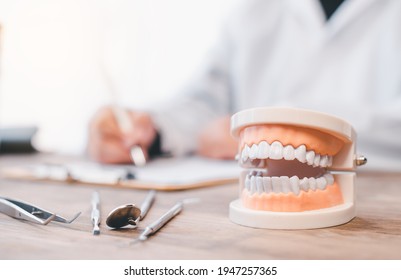 denture paste with dentist tools Placed on the table With a dentist working