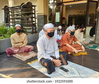 Depok, Indonesia - July 31st 2020 : A Group Of Worshippers Listen To A Prayer Lecture On The Outside Of The Mosque