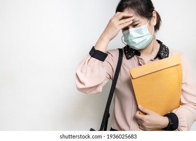 Depressed Office Worker Crying Over Her Unemployment,unemployed Female Employee Hold An Application Envelope To Apply For A New Job,stress From Out Of Work,looking For Work During Coronavirus,COVID-19