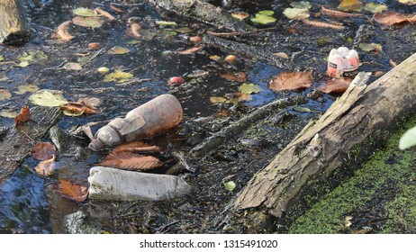 Derbyshire UK October 10th 2018 Discarded Plastic Bottles Floating In The River Amber Nr South Winfield The River Flows Into The North Sea, Via The Rivers Derwent, Trent,  And Humber. 