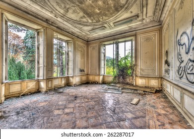 Derelict Luxurious Room In An Abandoned Manor, HDR