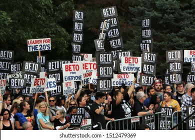 Des Moines, Iowa - September 21, 2019:  Enthusiastic Beto O'Rourke Supporters At A Political Rally.