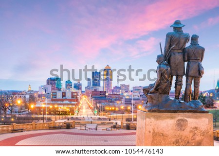 Des Moines Iowa skyline in USA with The Pioneer of the former territory statue (more than 60 years old statue) it was completed in 1892