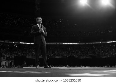 Des Moines, Iowa, USA November 1, 2019
Democratic Presidential Candidate Pete Buttigieg (D-Indiana) Gives A Speech At The Iowa Democratic Party’s Liberty And Justice Celebration In Des Moines, Iowa.