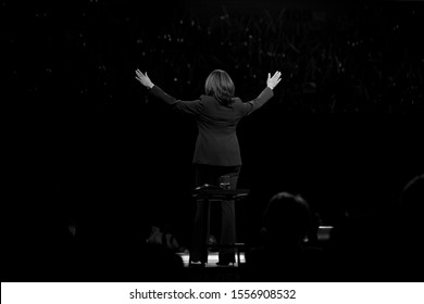 Des Moines, Iowa, USA November 1, 2019
Democratic presidential candidate Kamala Harris (D-California) gives a speech at the Iowa Democratic Party’s Liberty and Justice Celebration in Des Moines, Iowa.
