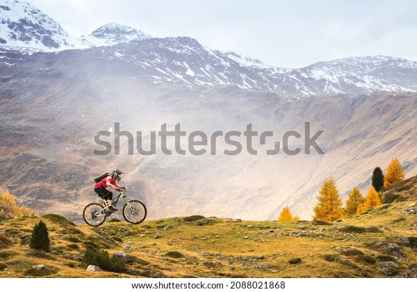 descent with
mountain bike in the high
mountains