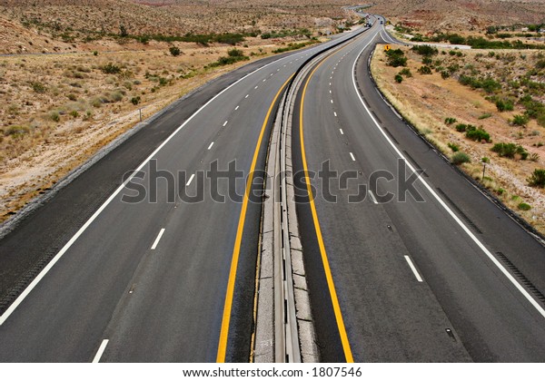 Desert Highway in\
Arizona