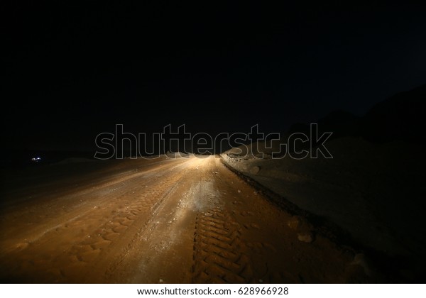 desert in night\
view