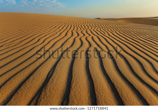 アバカイク ダマム サウジアラビアの砂漠の砂の模様 の写真素材 今すぐ編集