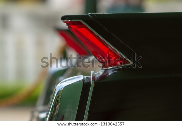 the design of\
the brake lights on ancient\
cars