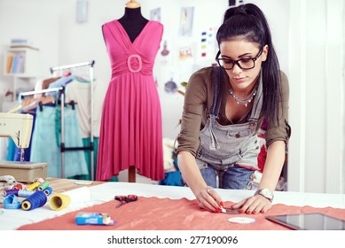 Designer measuring textile material