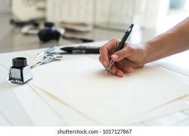 2,070 Hand holding pen logo Images, Stock Photos & Vectors | Shutterstock