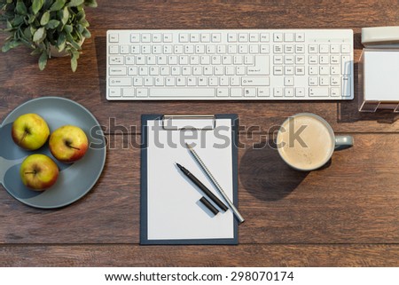 Similar – Foto Bild Bunter Obstteller als Blumenmuster angeordnet auf dunkler Platte mit leckerer Creme und Zutaten