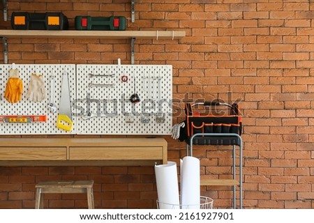 Desk and pegboard with tools in carpentry workshop Foto stock © 