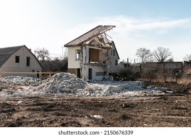 Destroyed Civilian House Ruins Destroyed House Stock Photo 2150676339 ...