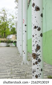 Destroyed A Column Of Metal, Fragments Smashed The Metal