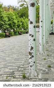 Destroyed A Column Of Metal, Fragments Smashed The Metal