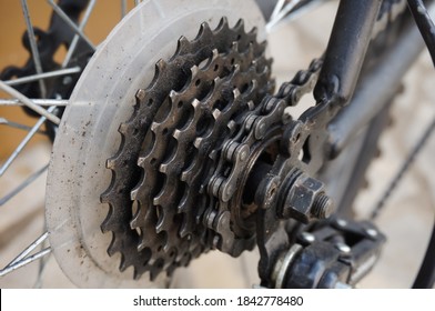 666 6 Cog Wheels Images, Stock Photos & Vectors 