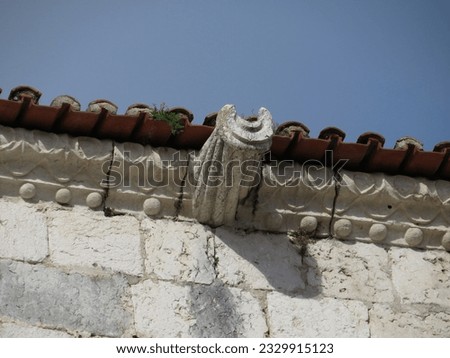 Detail of cornice decorated with cannon gargoyle and balls. Gothic Flamboyant  Monastery of Jeronimos. (16th century)
Lisbon. Portugal.                         