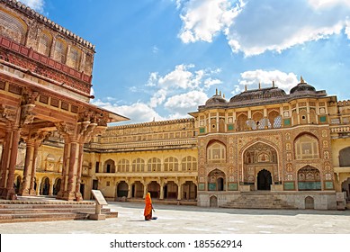 Detail of decorated gateway. Amber fort. Jaipur, Rajasthan, India 