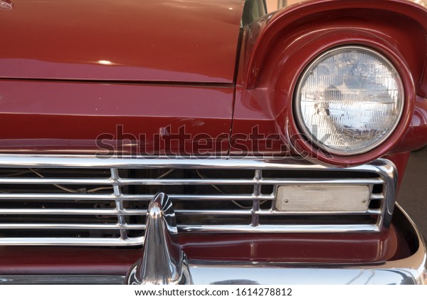 detail of head\
lamp on front end of vintage\
car