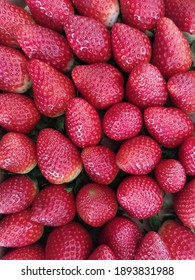 
Detail of large size red strawberries.
